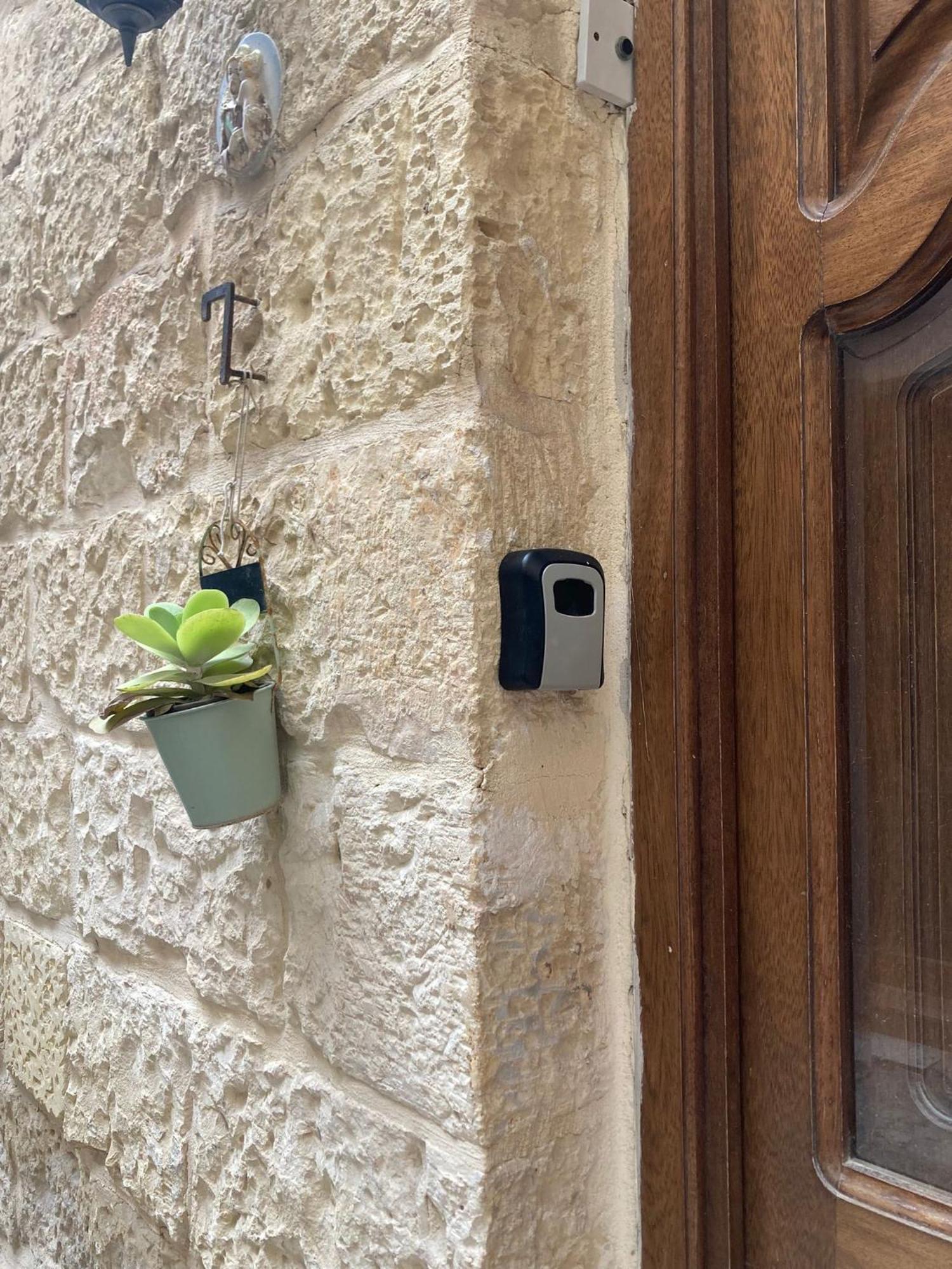 Appartamento Charming Central Townhouse In Sliema Steps From Promenade And Sliema Ferry Esterno foto