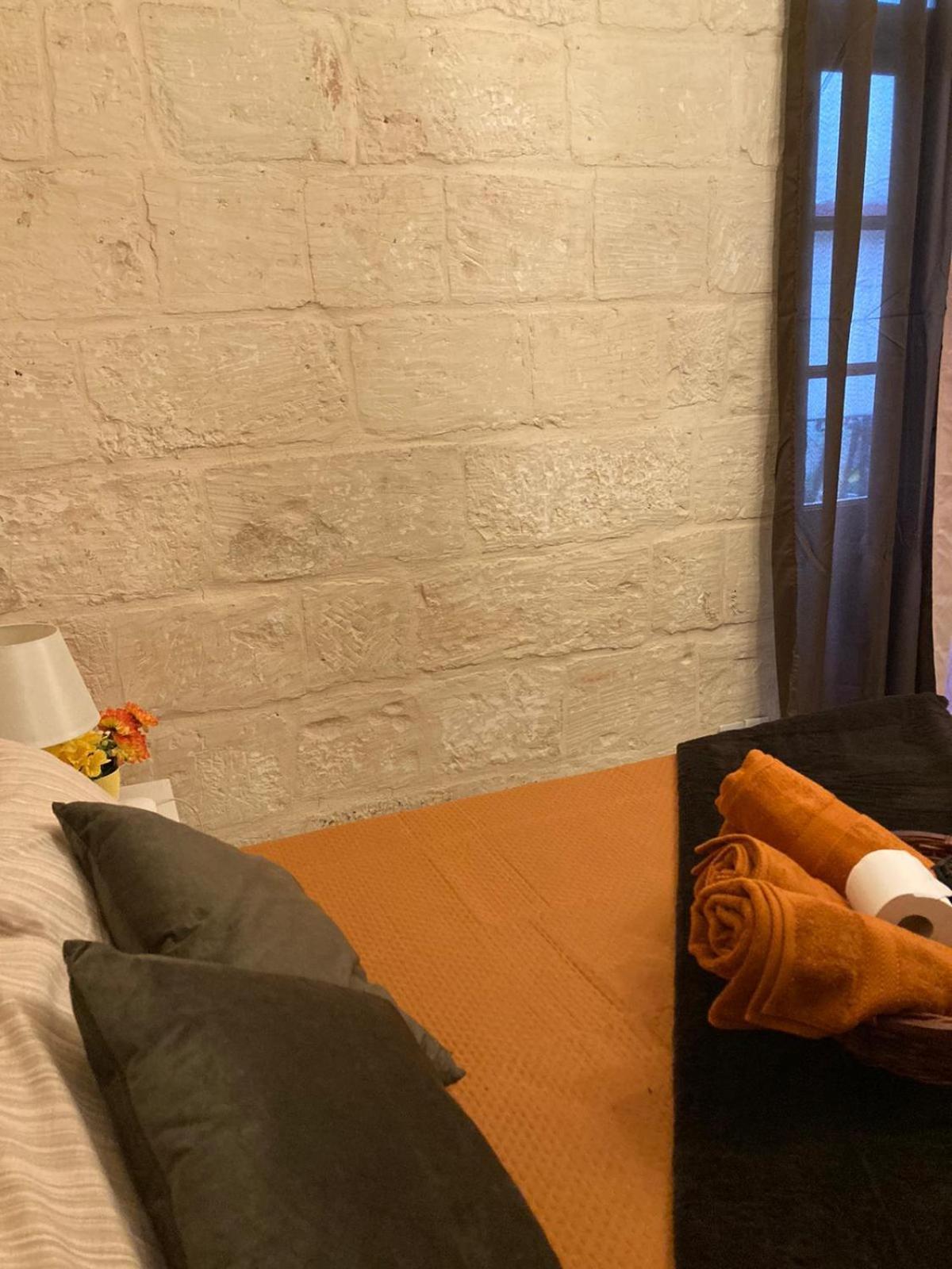 Appartamento Charming Central Townhouse In Sliema Steps From Promenade And Sliema Ferry Esterno foto