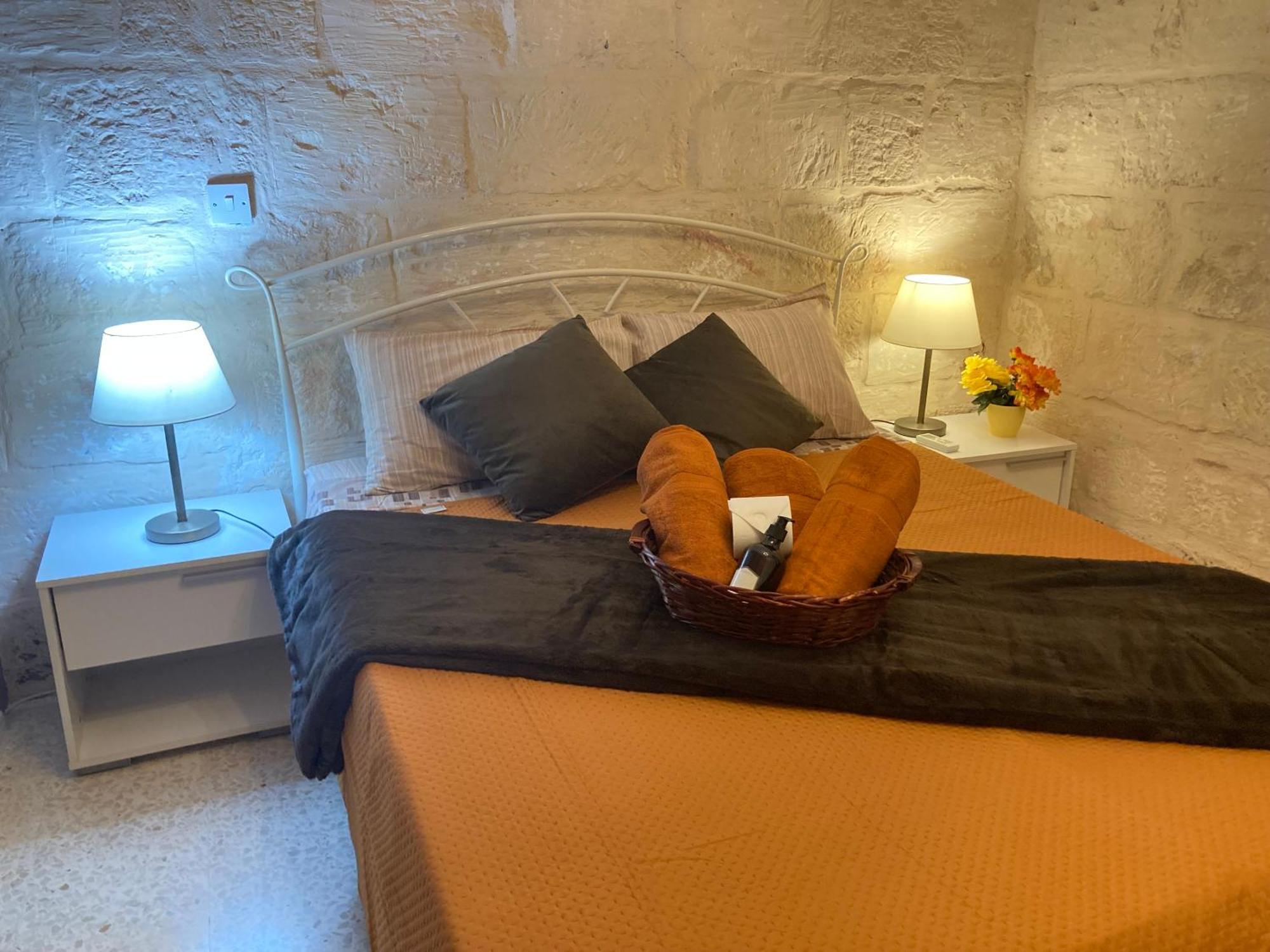 Appartamento Charming Central Townhouse In Sliema Steps From Promenade And Sliema Ferry Esterno foto