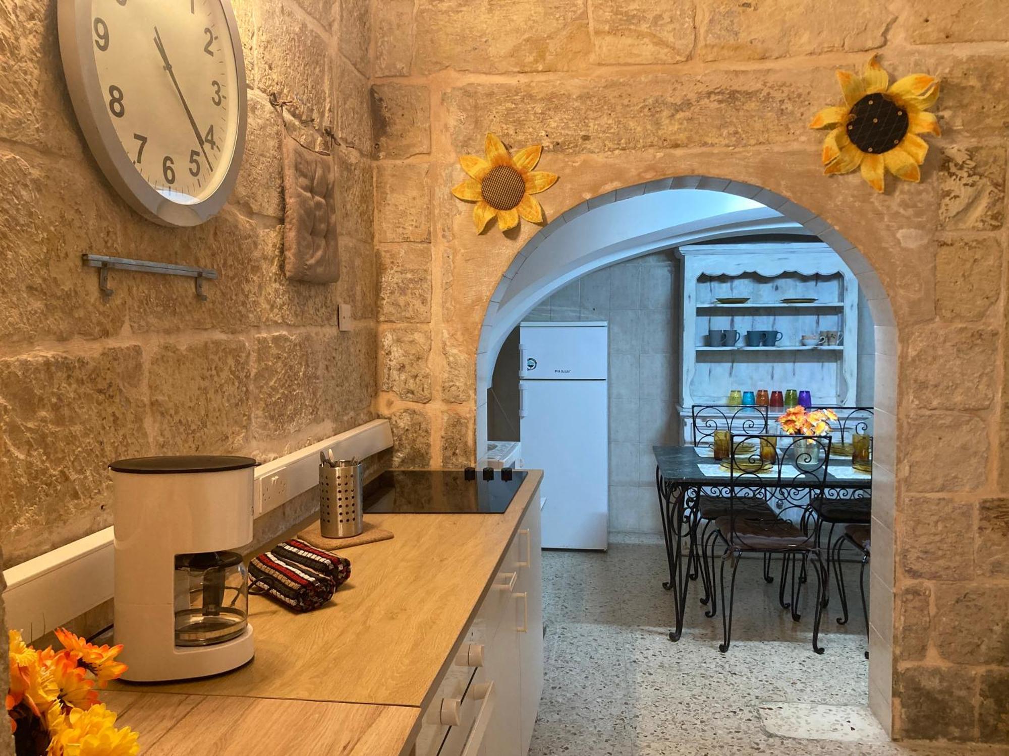 Appartamento Charming Central Townhouse In Sliema Steps From Promenade And Sliema Ferry Esterno foto