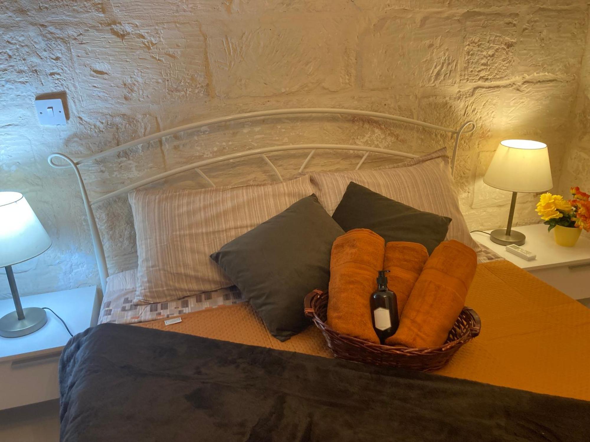 Appartamento Charming Central Townhouse In Sliema Steps From Promenade And Sliema Ferry Esterno foto