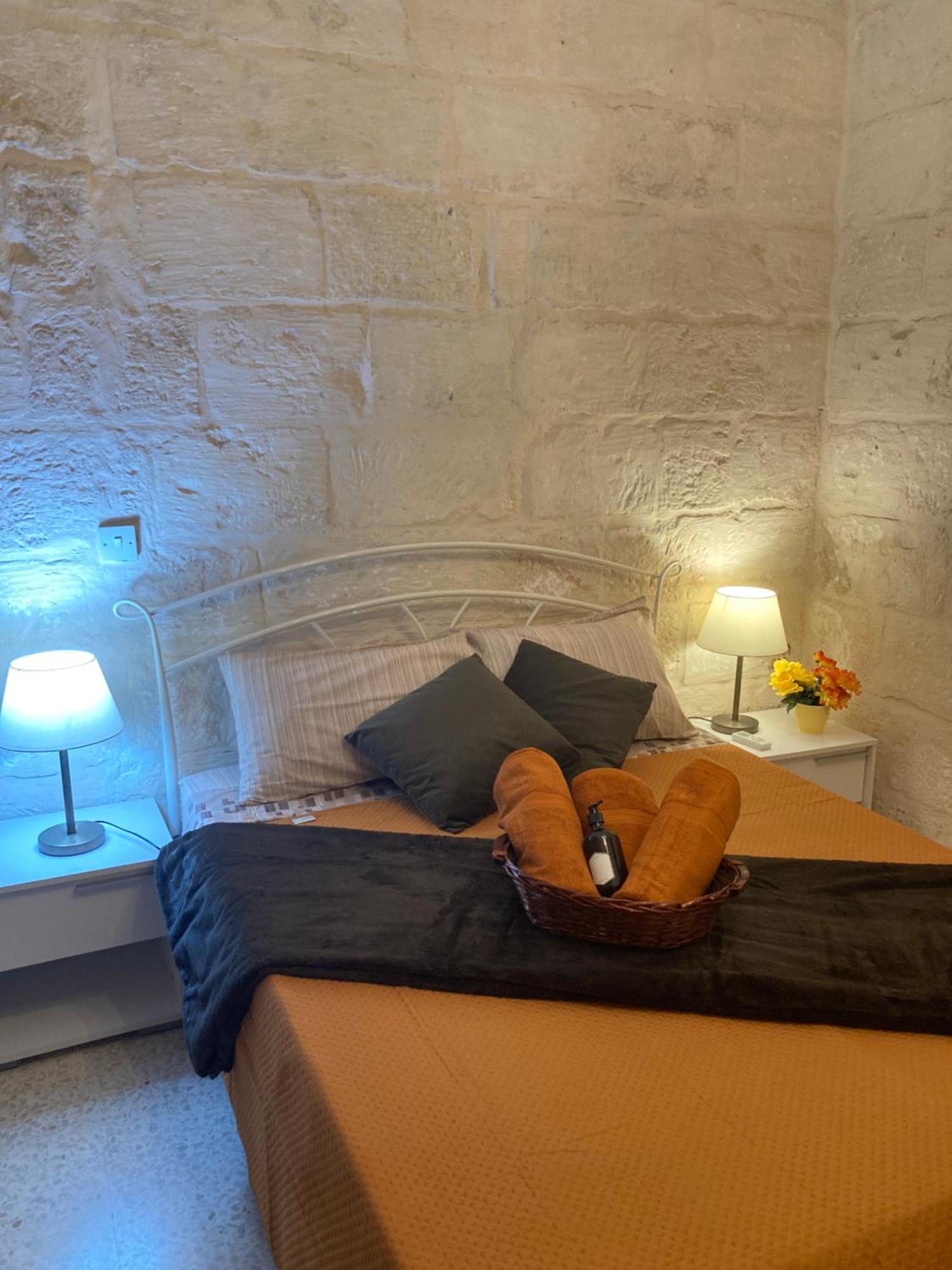 Appartamento Charming Central Townhouse In Sliema Steps From Promenade And Sliema Ferry Esterno foto